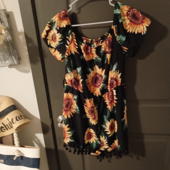 Sunflower Print Black Romper - Picture 2 of 9
